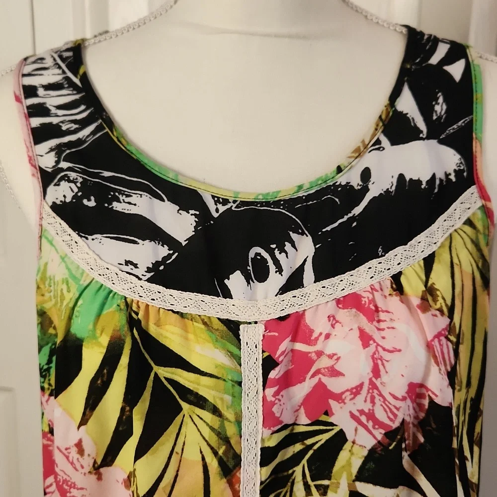 Spense, Women's Top,  Excellent condition,  Size Small,  Green,  black design - Picture 2 of 9